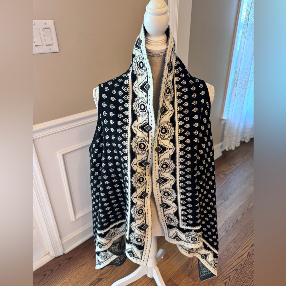 Black and White Geometric Jacquard Knit Open Front Sleeveless Cardigan Vest sz M